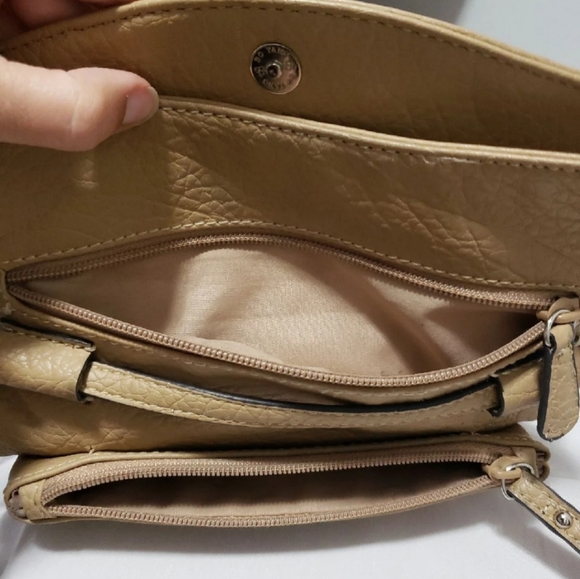 NINE WEST Tan Convertible chain crossbody clutch - Picture 4 of 7